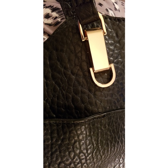 ⭐SALE⭐ Vince Camuto Lamb Leather Handbag - Picture 3 of 5